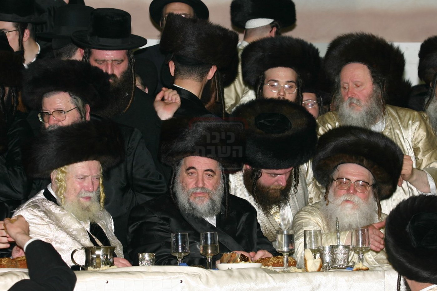האדמו"ר מקרעטשניף זי"ע עם יבלחט"א האדמו"רים מויז'ניץ ותוא"י