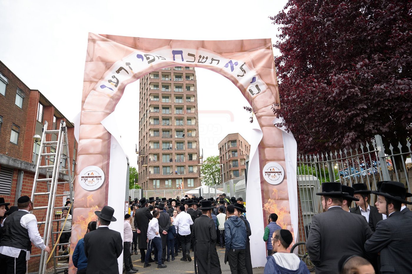 הרה"צ רבי שמעלקא בידרמן בהדלקה הגדולה בלונדון