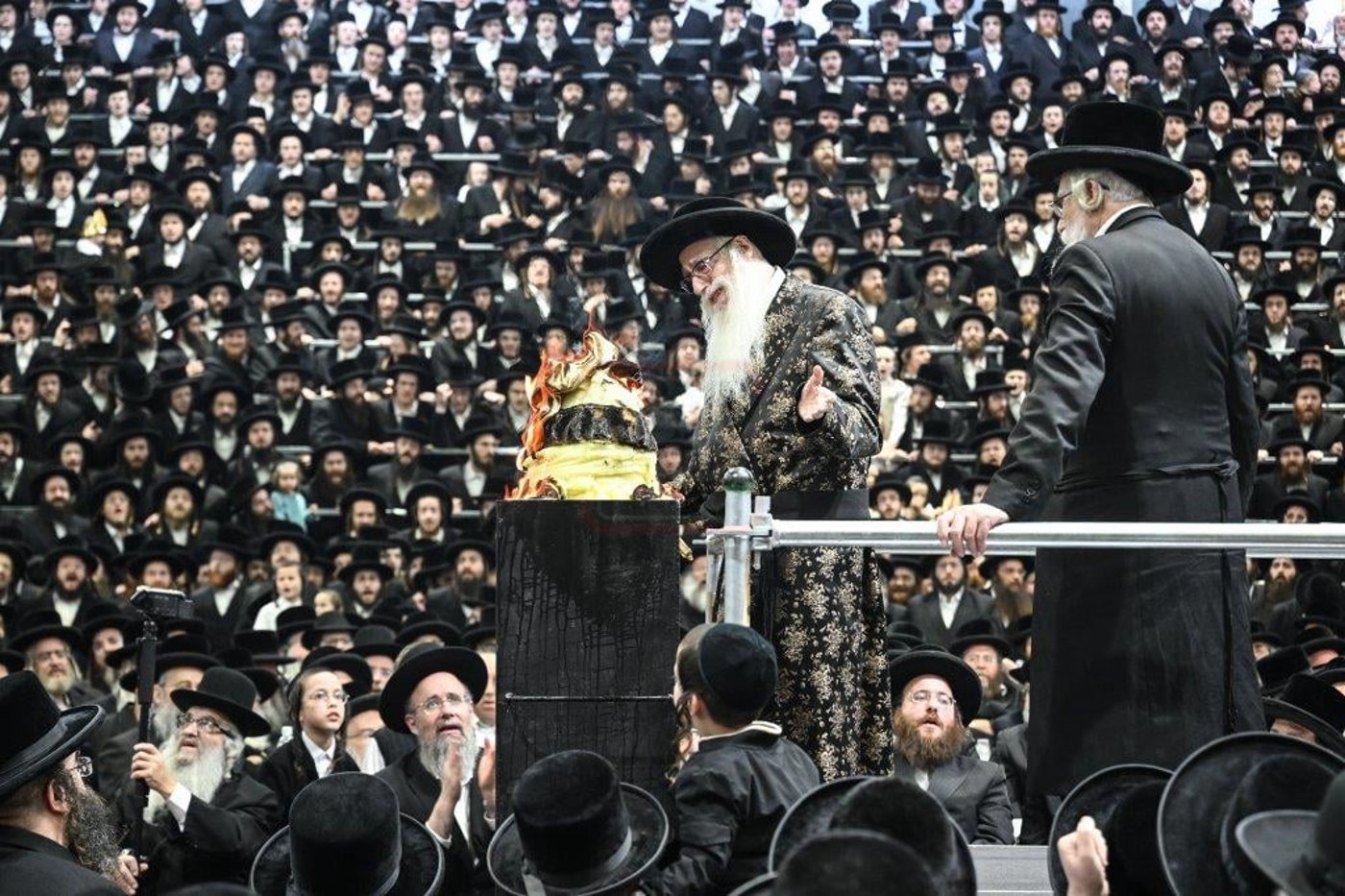 ל"ג בעומר בחצה"ק צאנז