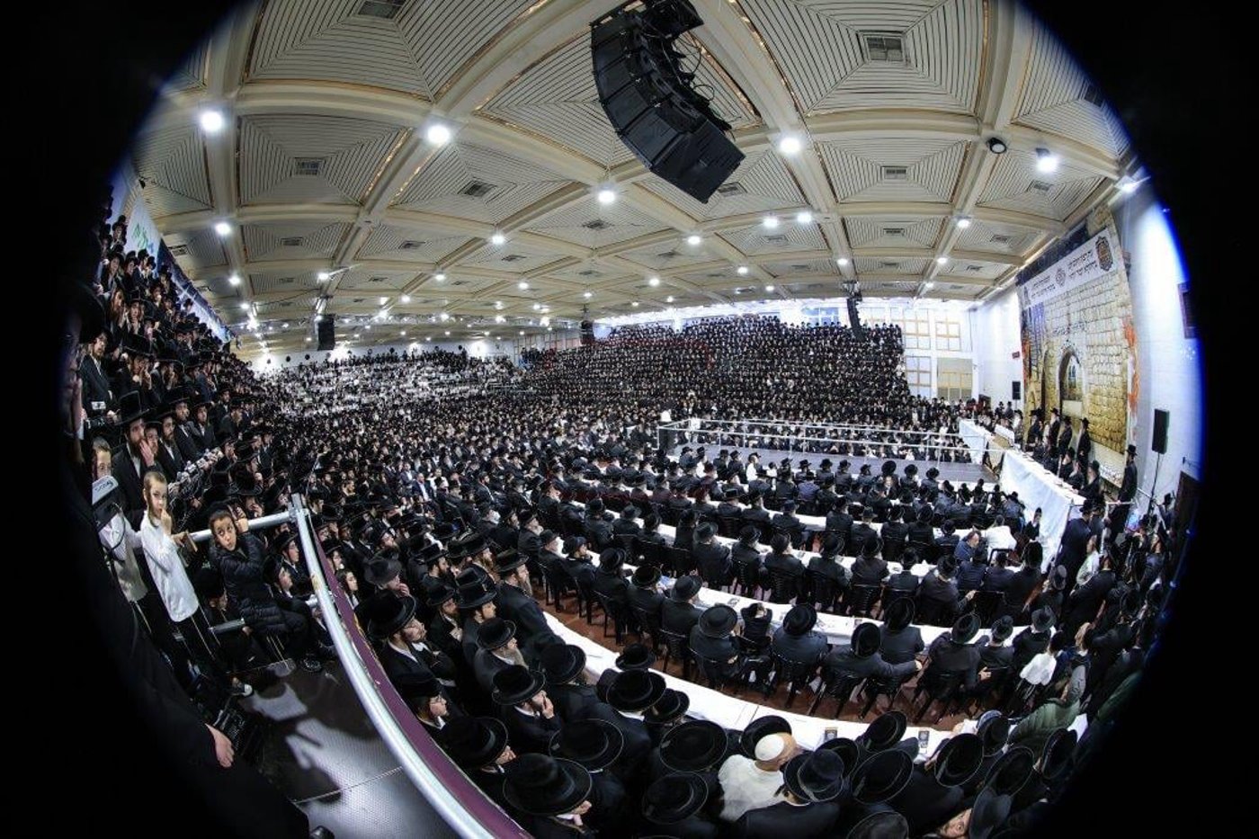 ל"ג בעומר בחצה"ק צאנז