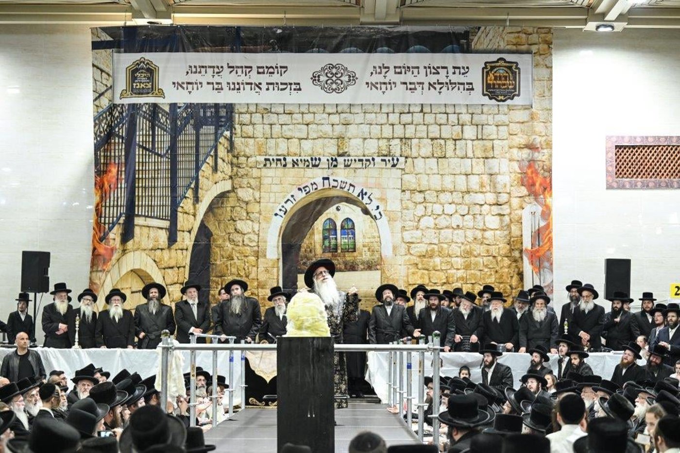 ל"ג בעומר בחצה"ק צאנז