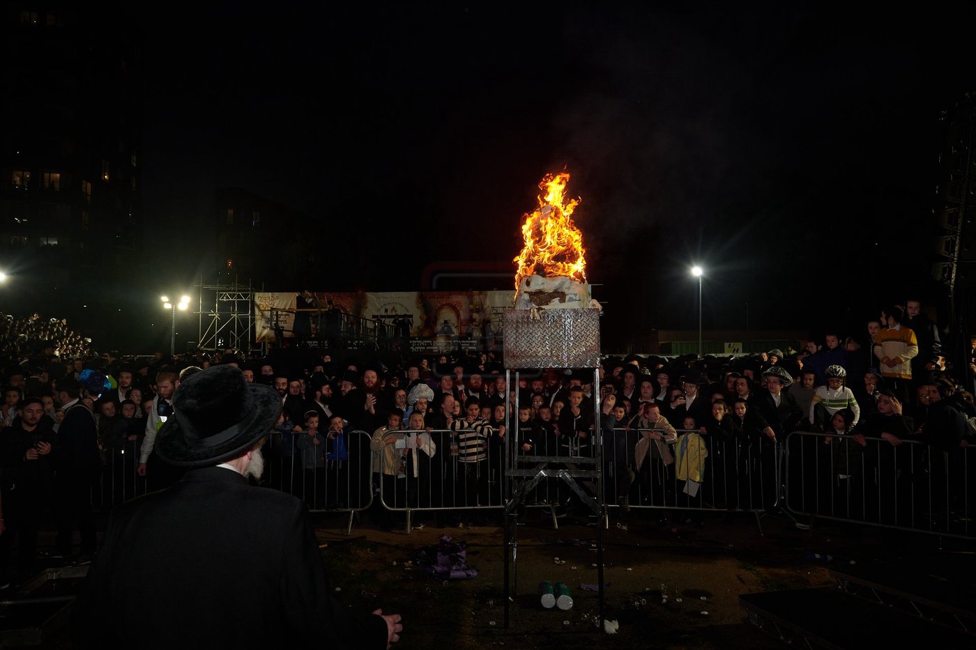 הרה"צ רבי שמעלקא בידרמן בהדלקה הגדולה בלונדון