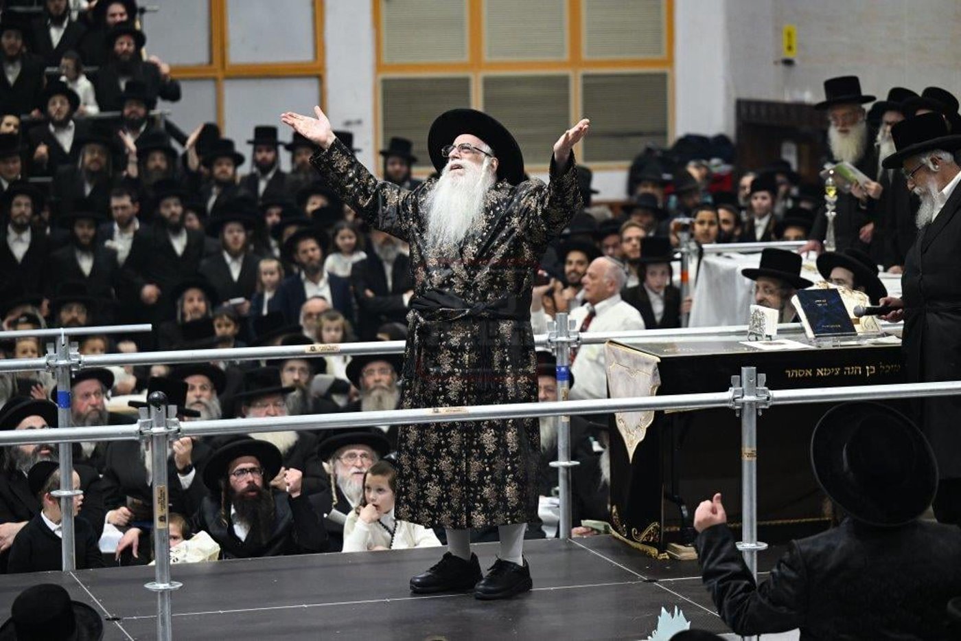 ל"ג בעומר בחצה"ק צאנז