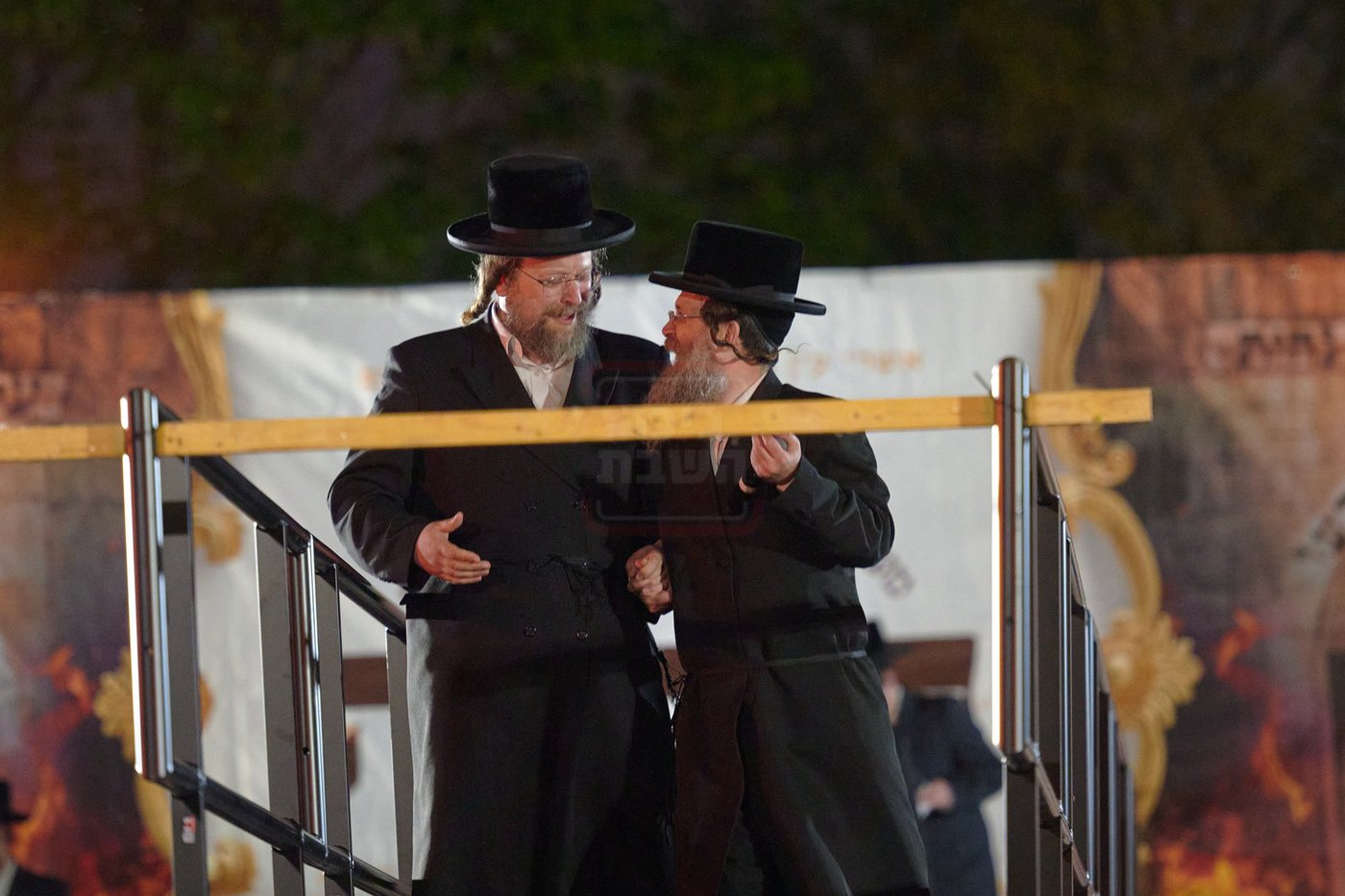 הרה"צ רבי שמעלקא בידרמן בהדלקה הגדולה בלונדון