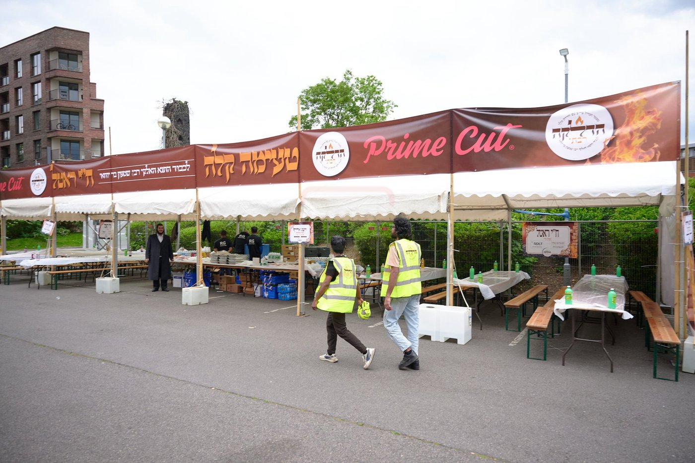 הרה"צ רבי שמעלקא בידרמן בהדלקה הגדולה בלונדון