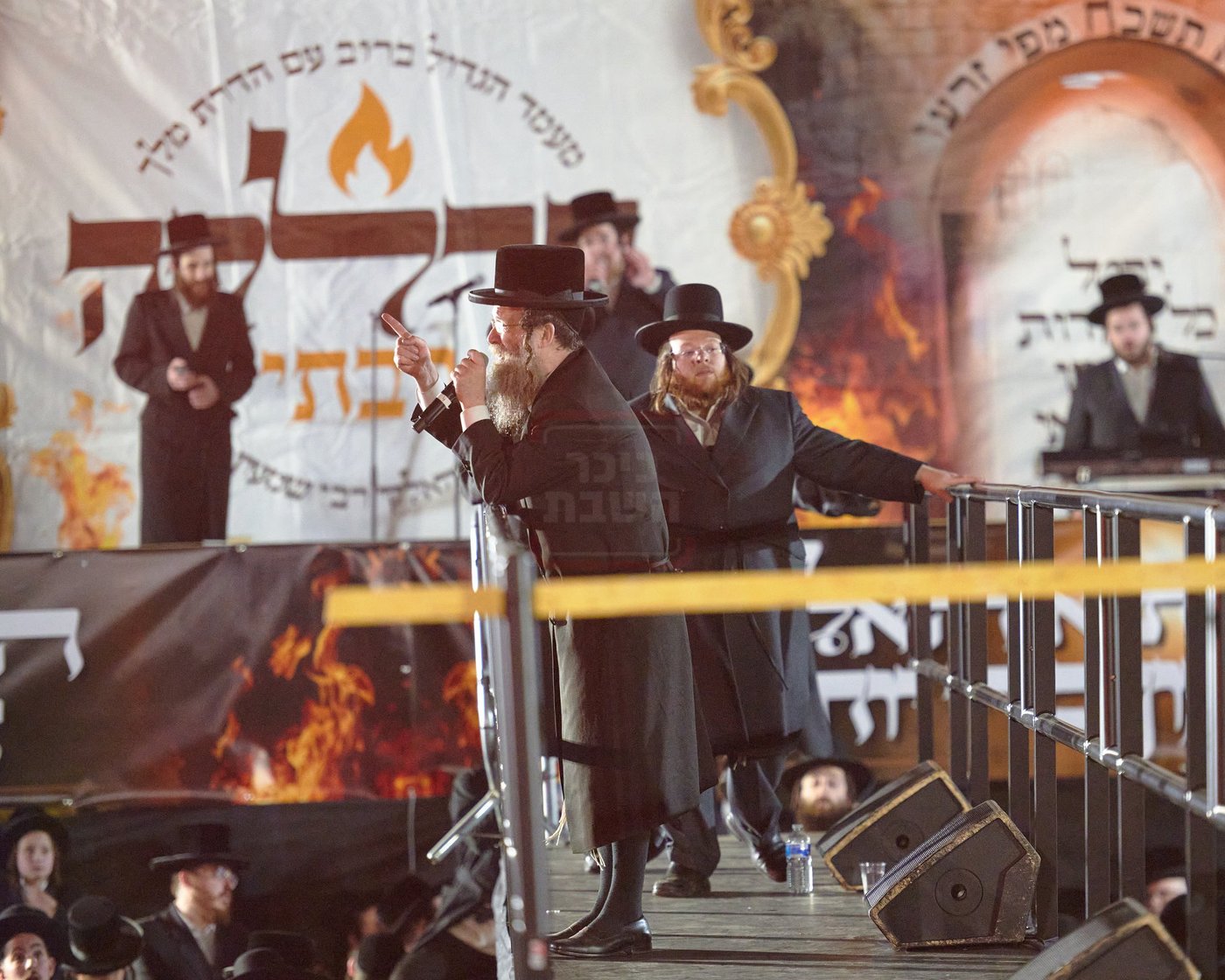 הרה"צ רבי שמעלקא בידרמן בהדלקה הגדולה בלונדון