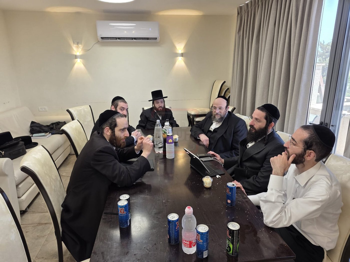 העסקנים ממונסי בישיבת הערכות במירון