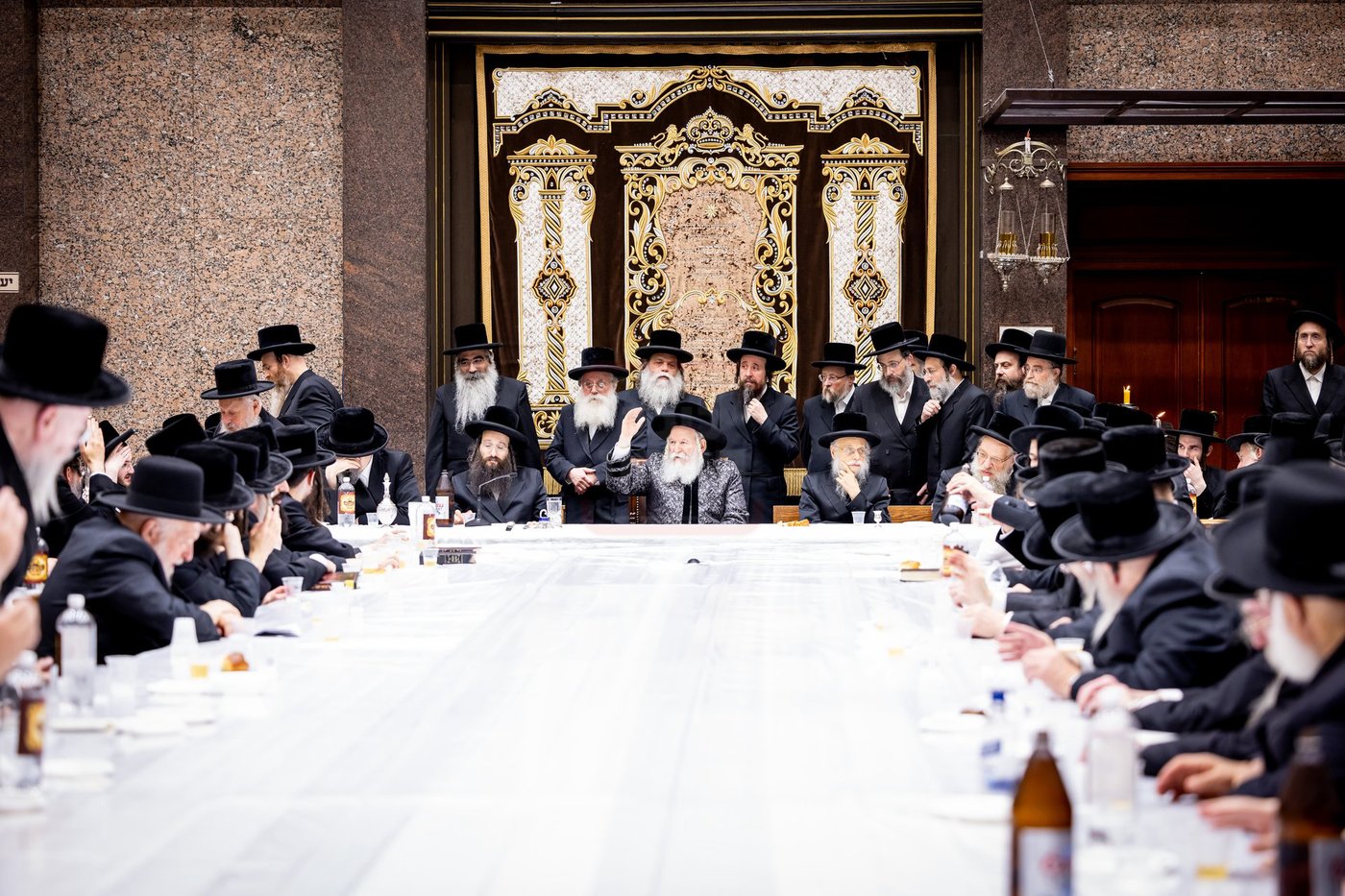 האדמו"ר מבאבוב בטיש ר"ח
