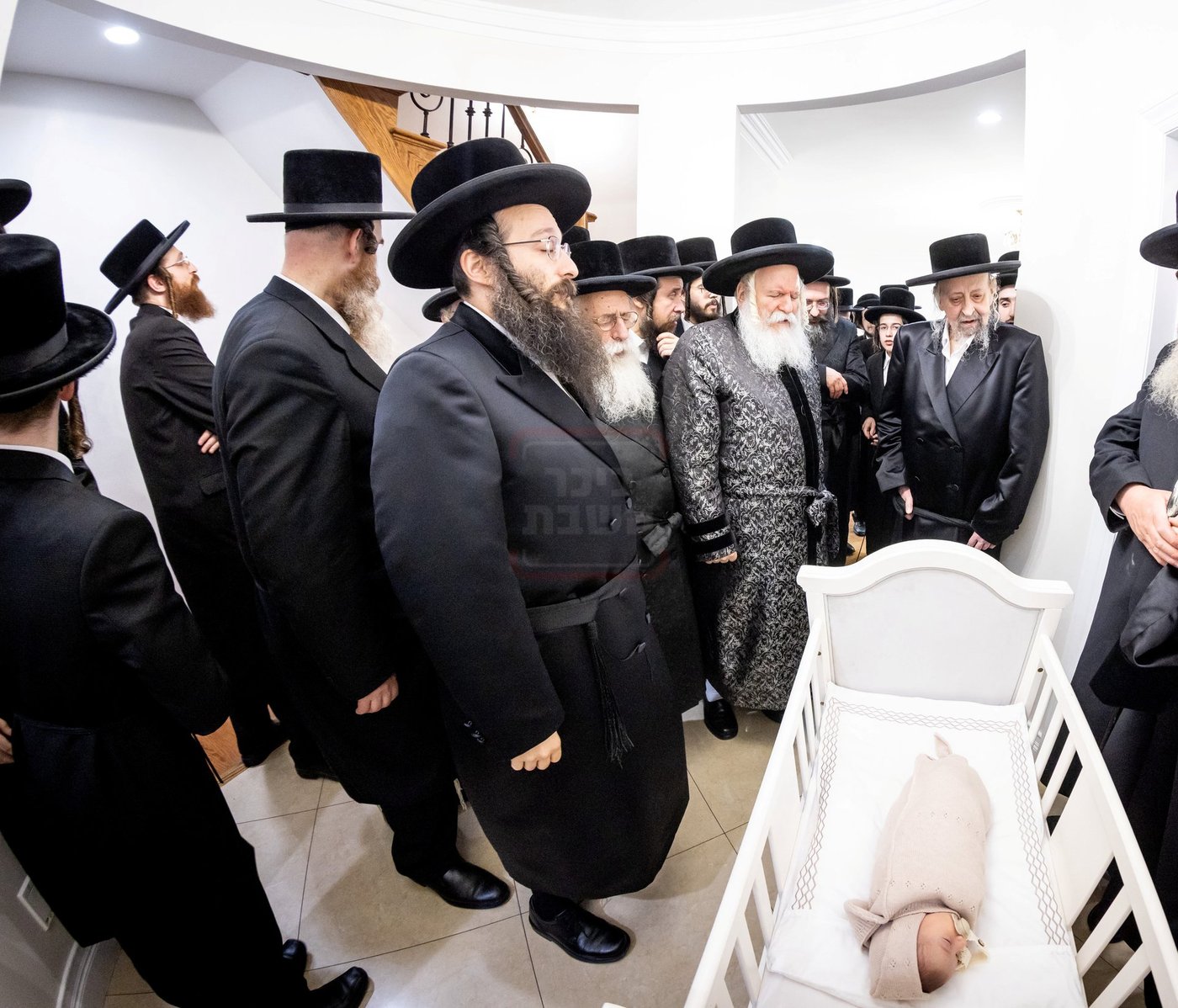שמחת הקרישמליינען לנין האדמו"ר מבאבוב