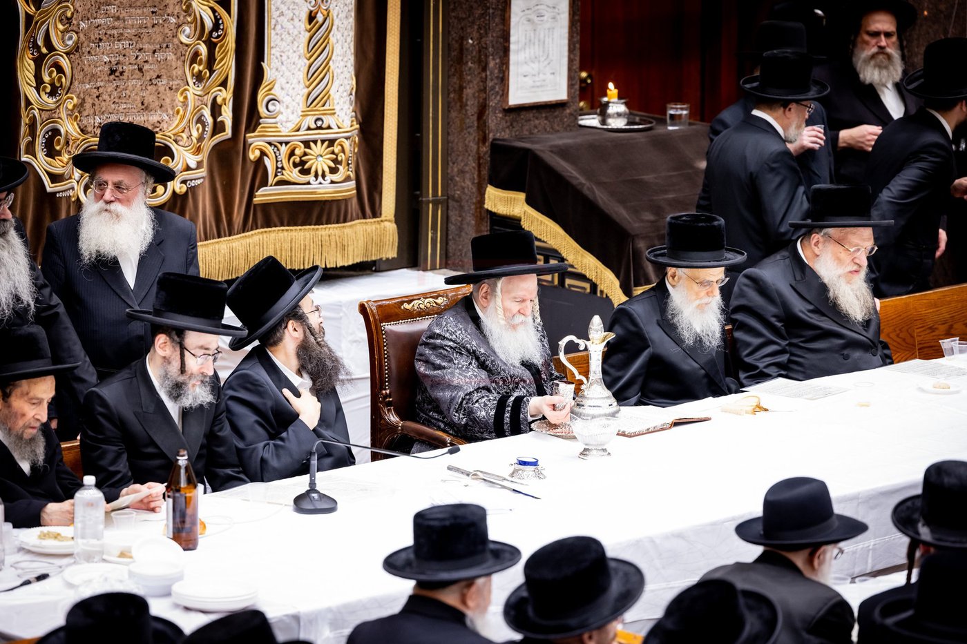 האדמו"ר מבאבוב בטיש ר"ח