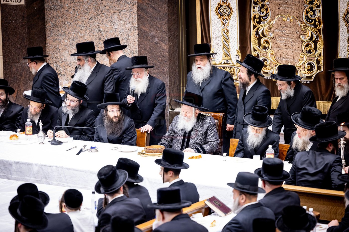 האדמו"ר מבאבוב בטיש ר"ח