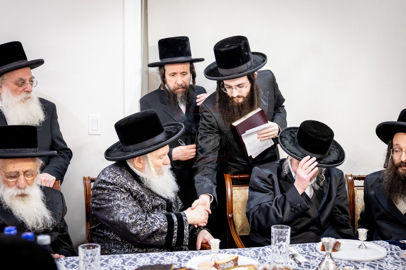 שמחת הקרישמליינען לנין האדמו"ר מבאבוב
