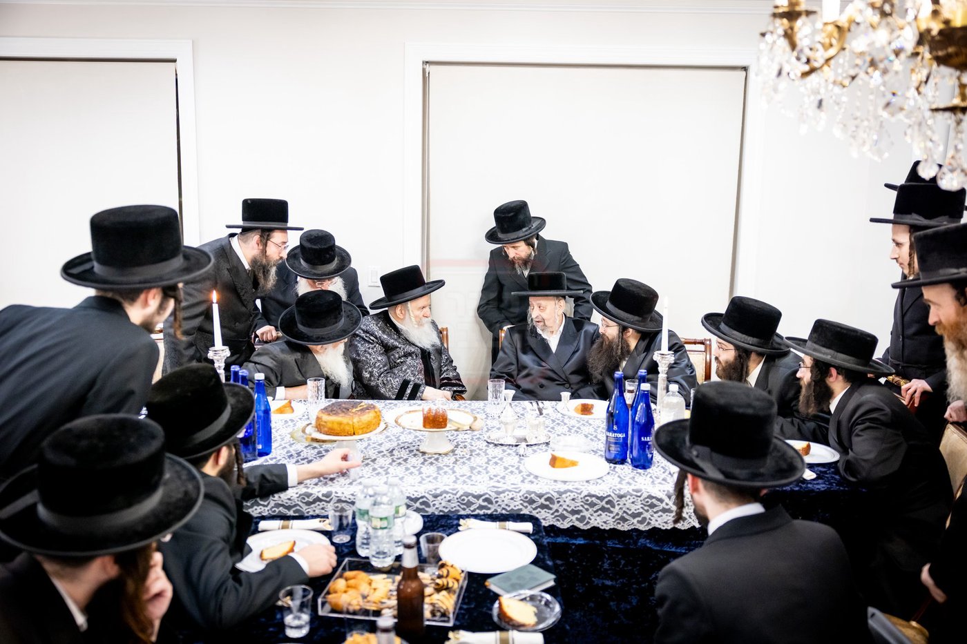 שמחת הקרישמליינען לנין האדמו"ר מבאבוב