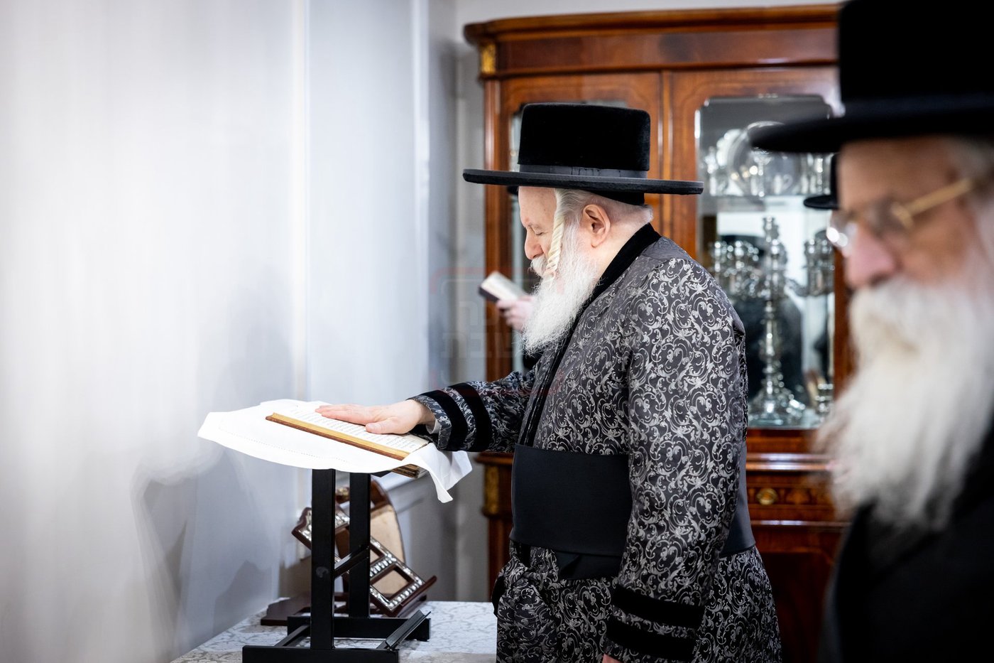 שמחת הקרישמליינען לנין האדמו"ר מבאבוב