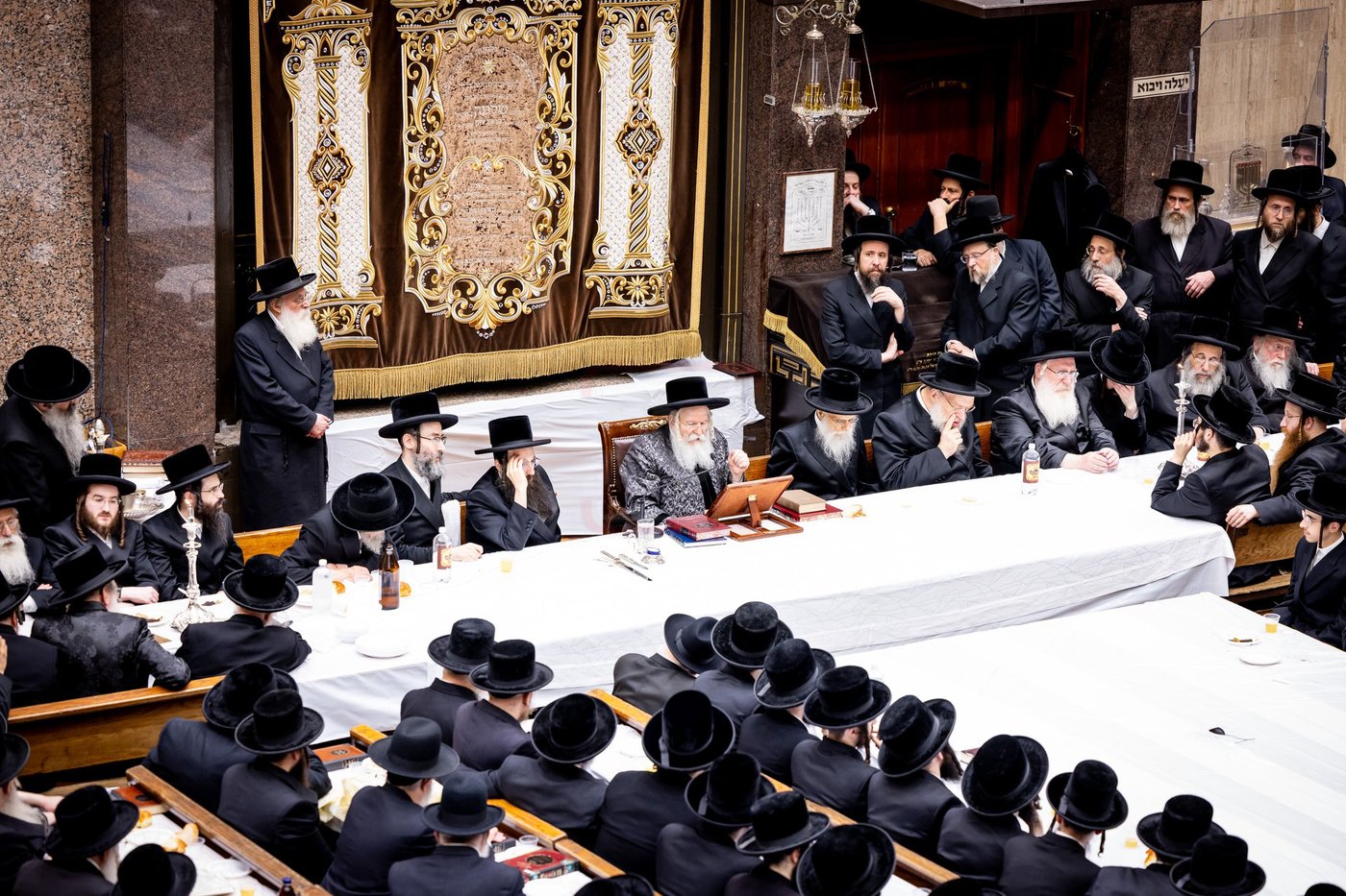 האדמו"ר מבאבוב בטיש ר"ח