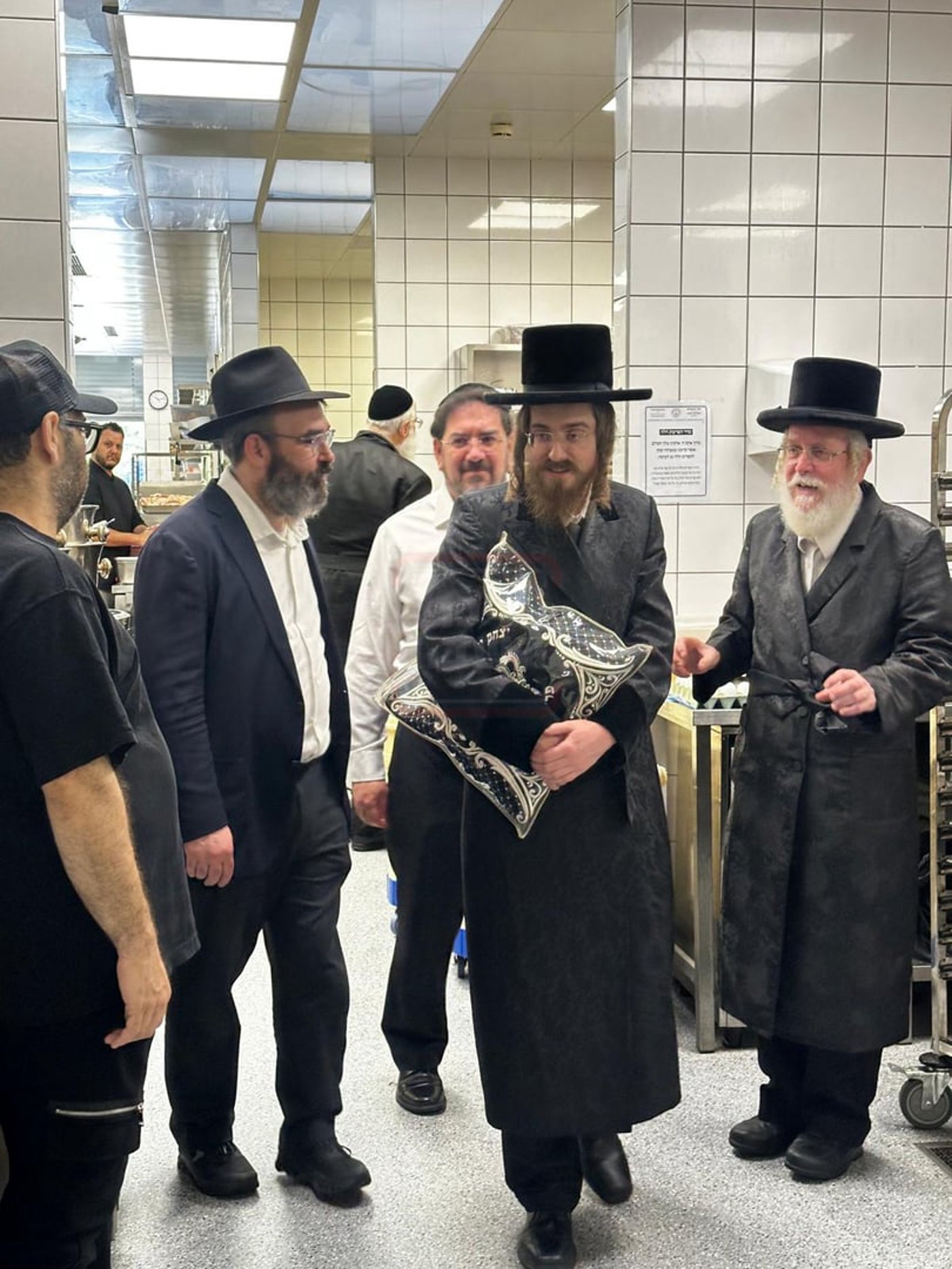 האדמו"ר מסאדיגורה במטבח באוסטריה