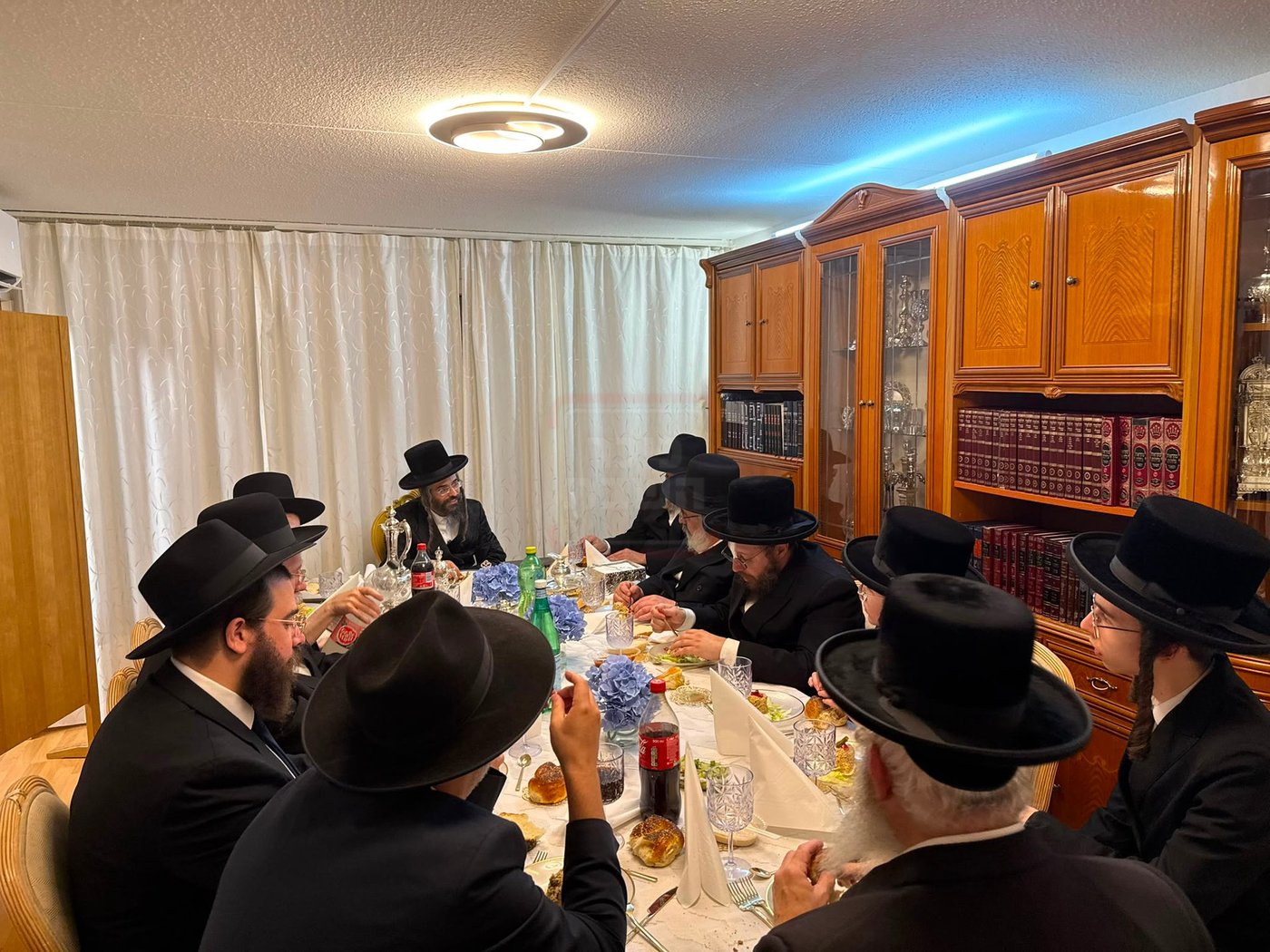 האדמו"ר מזוועהיל בטיש הילולא בציריך