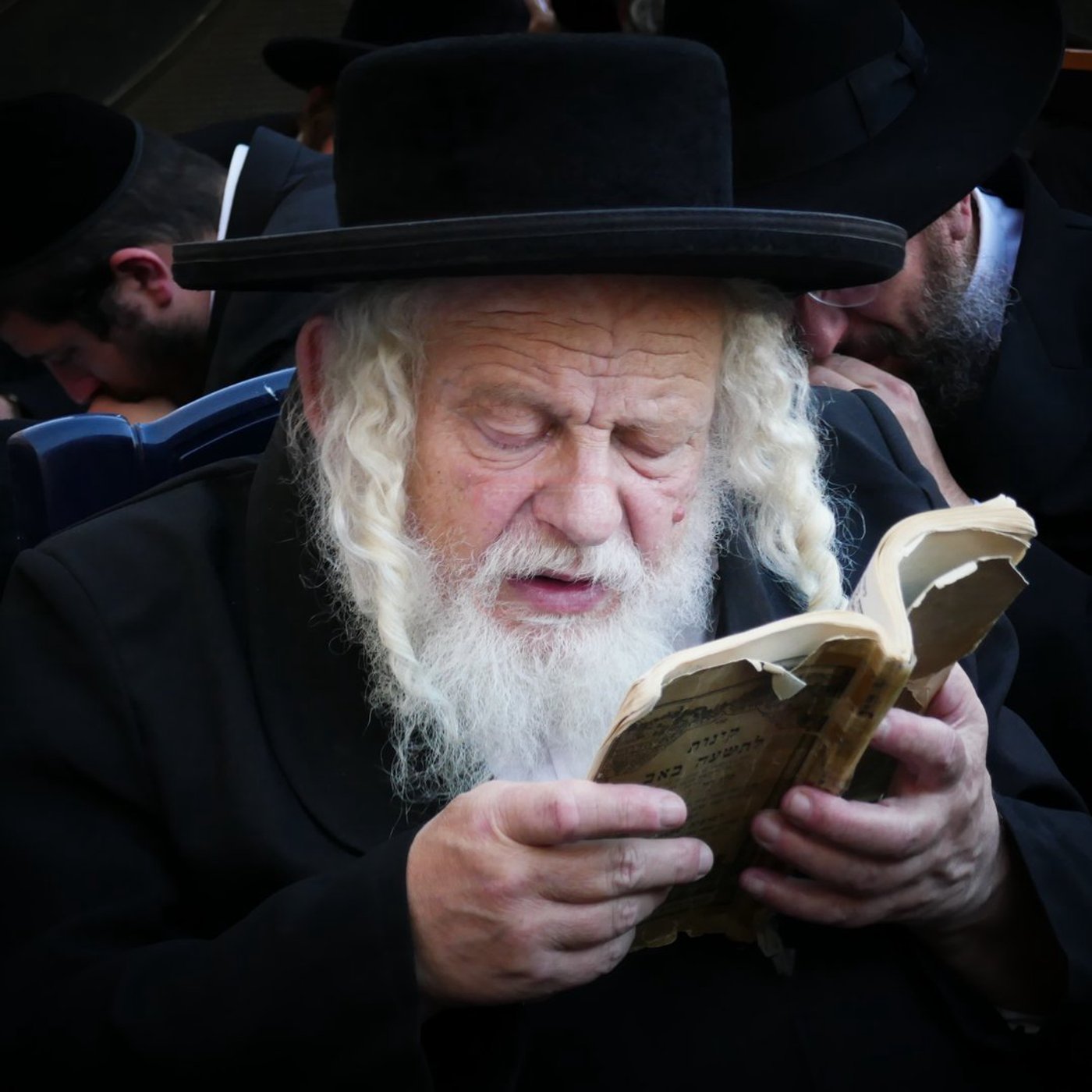 תשעה באב אצל הגה"צ רבי אביש ציינווירט