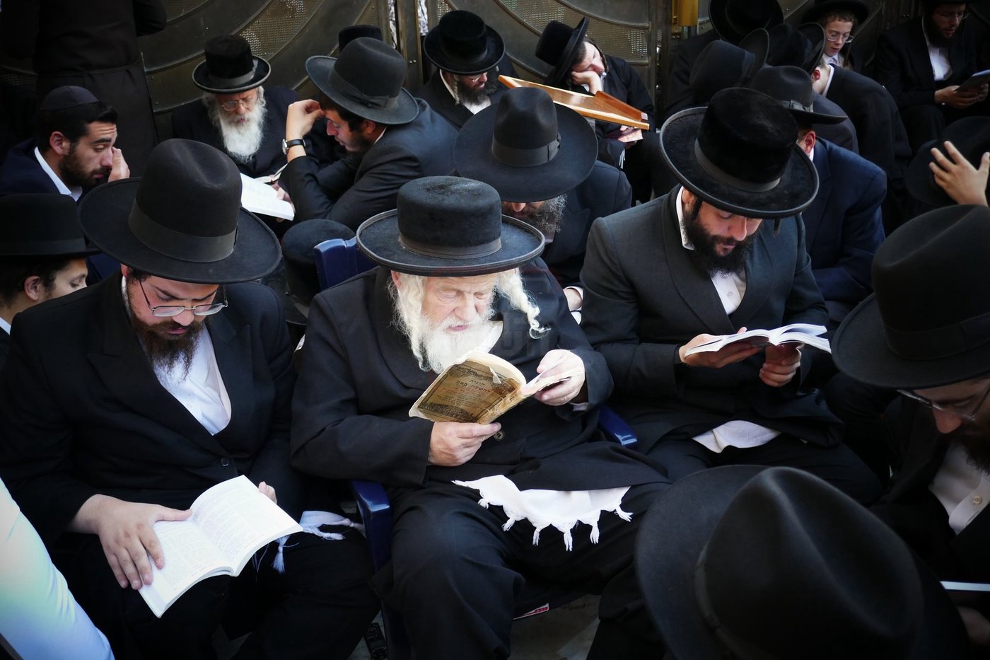 תשעה באב אצל הגה"צ רבי אביש ציינווירט