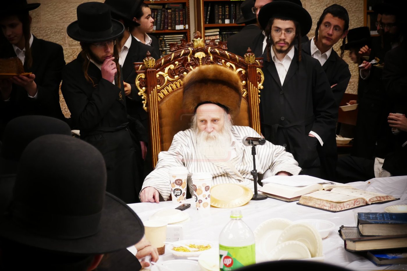 מוצאי תשעה באב אצל האדמו"ר מתורת חכם