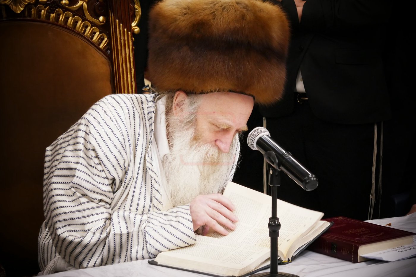 מוצאי תשעה באב אצל האדמו"ר מתורת חכם