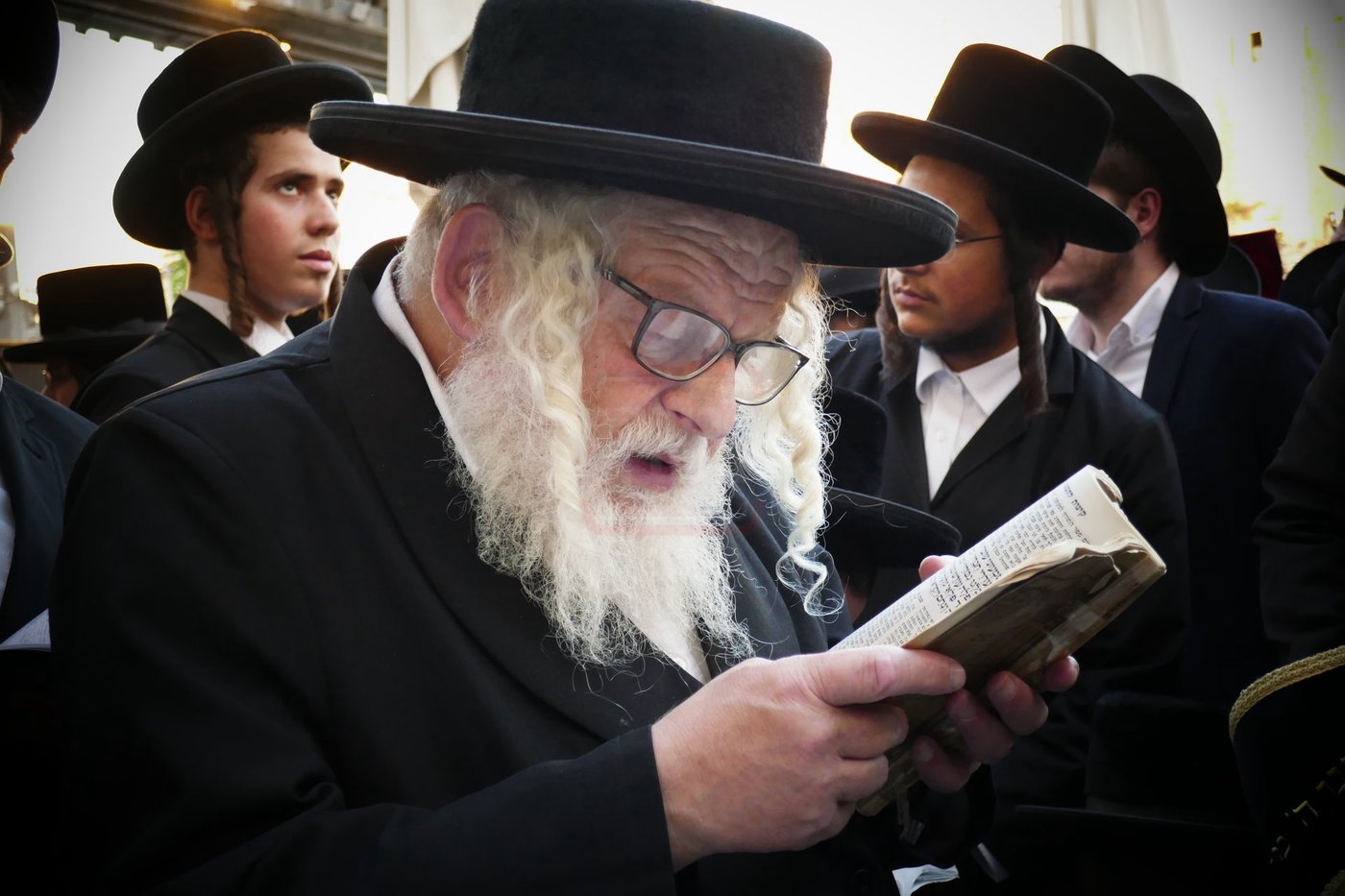 תשעה באב אצל הגה"צ רבי אביש ציינווירט