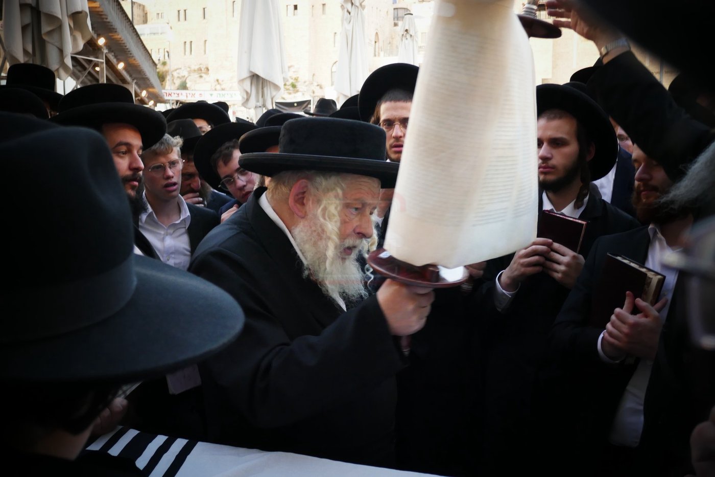 תשעה באב אצל הגה"צ רבי אביש ציינווירט