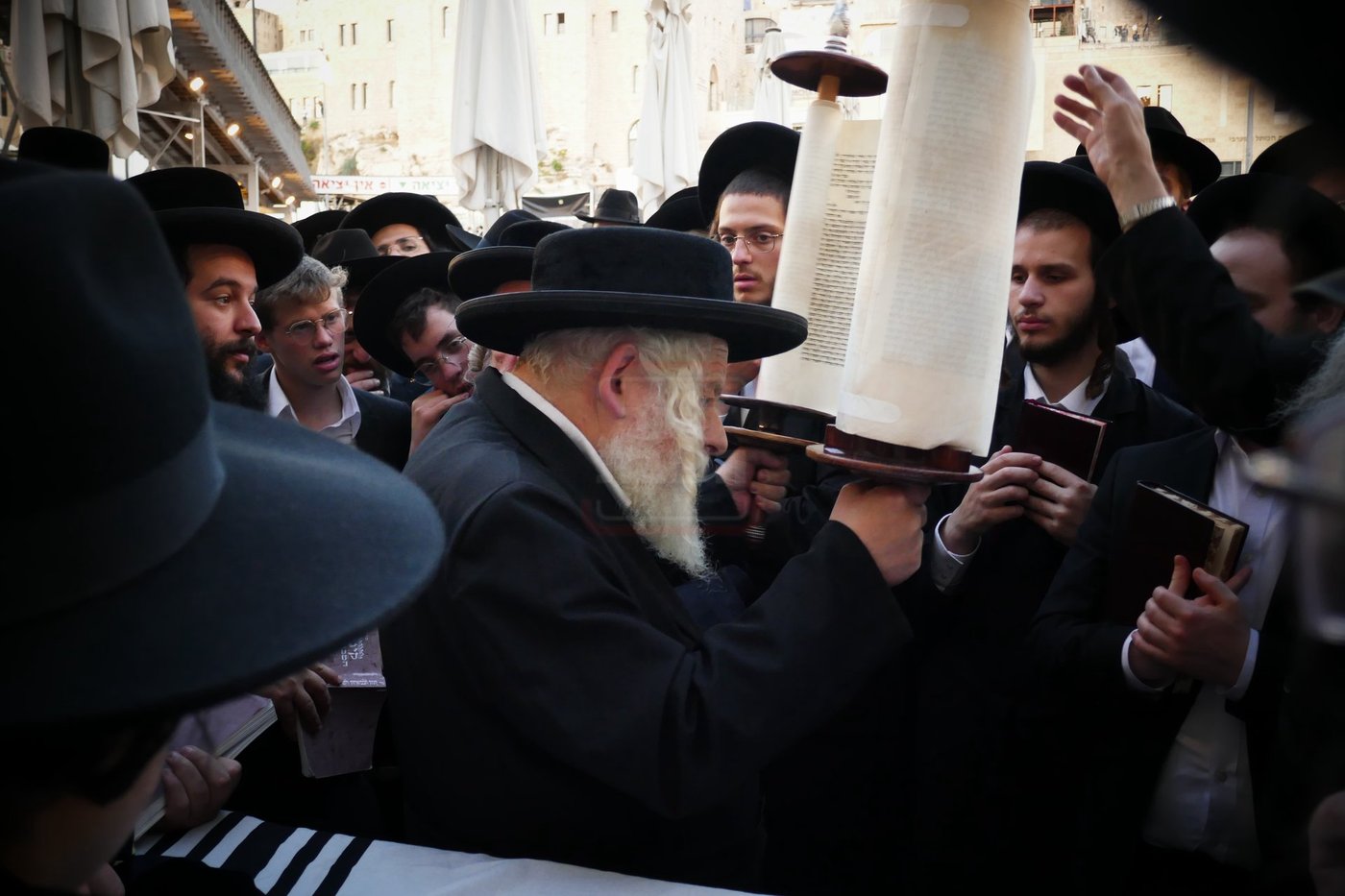 תשעה באב אצל הגה"צ רבי אביש ציינווירט