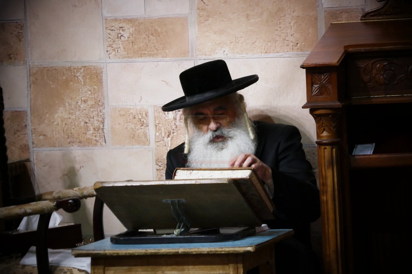 תשעה באב אצל האדמו"ר מדושינסקיא
