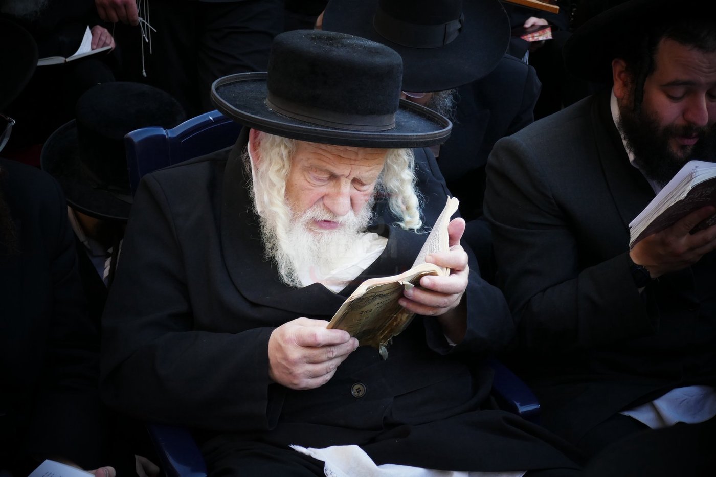 תשעה באב אצל הגה"צ רבי אביש ציינווירט