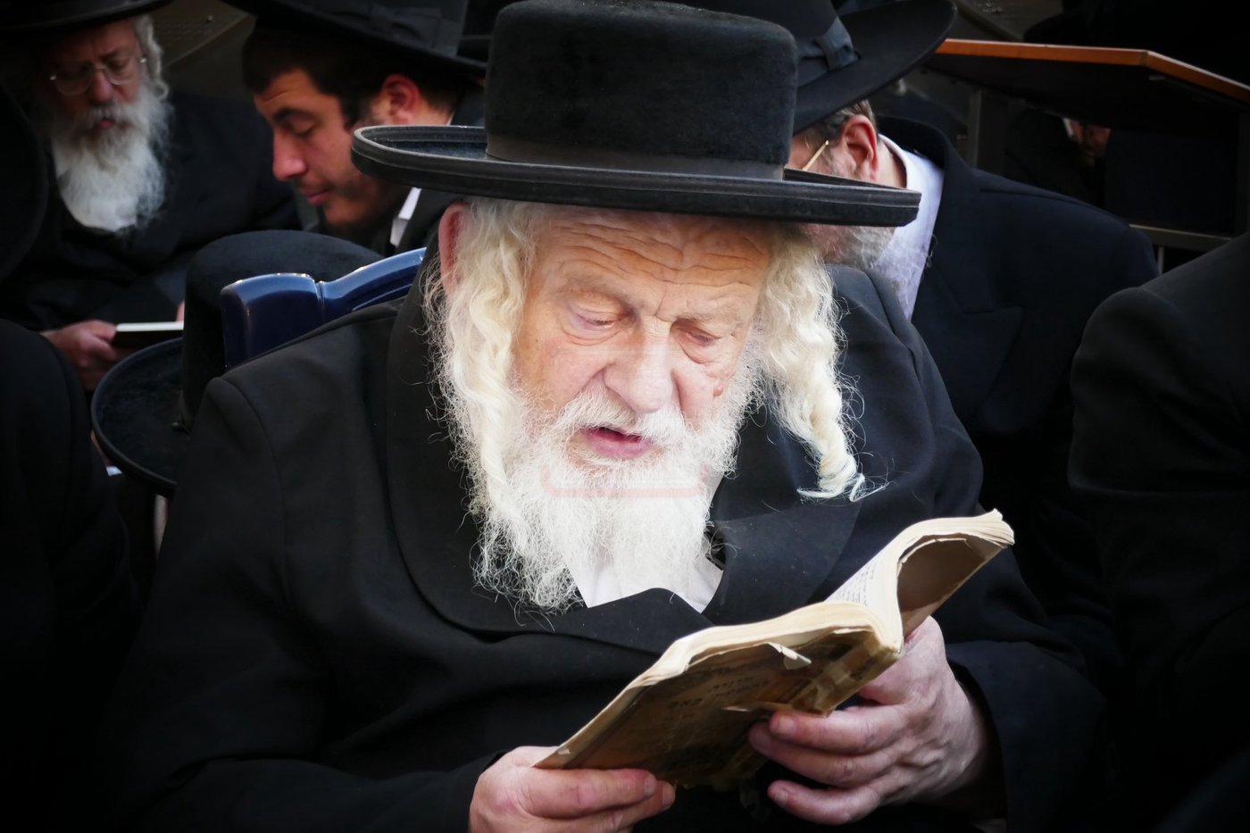 תשעה באב אצל הגה"צ רבי אביש ציינווירט