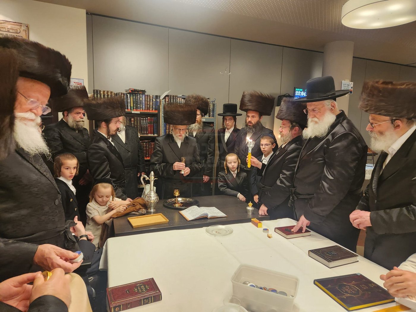 האדמו"ר מסערט ויז'ניץ בהבדלה באוסטריה