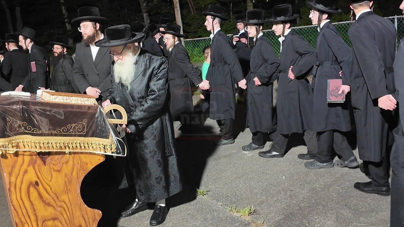 תשעה באב בחצה"ק צאנז קלויזנבורג