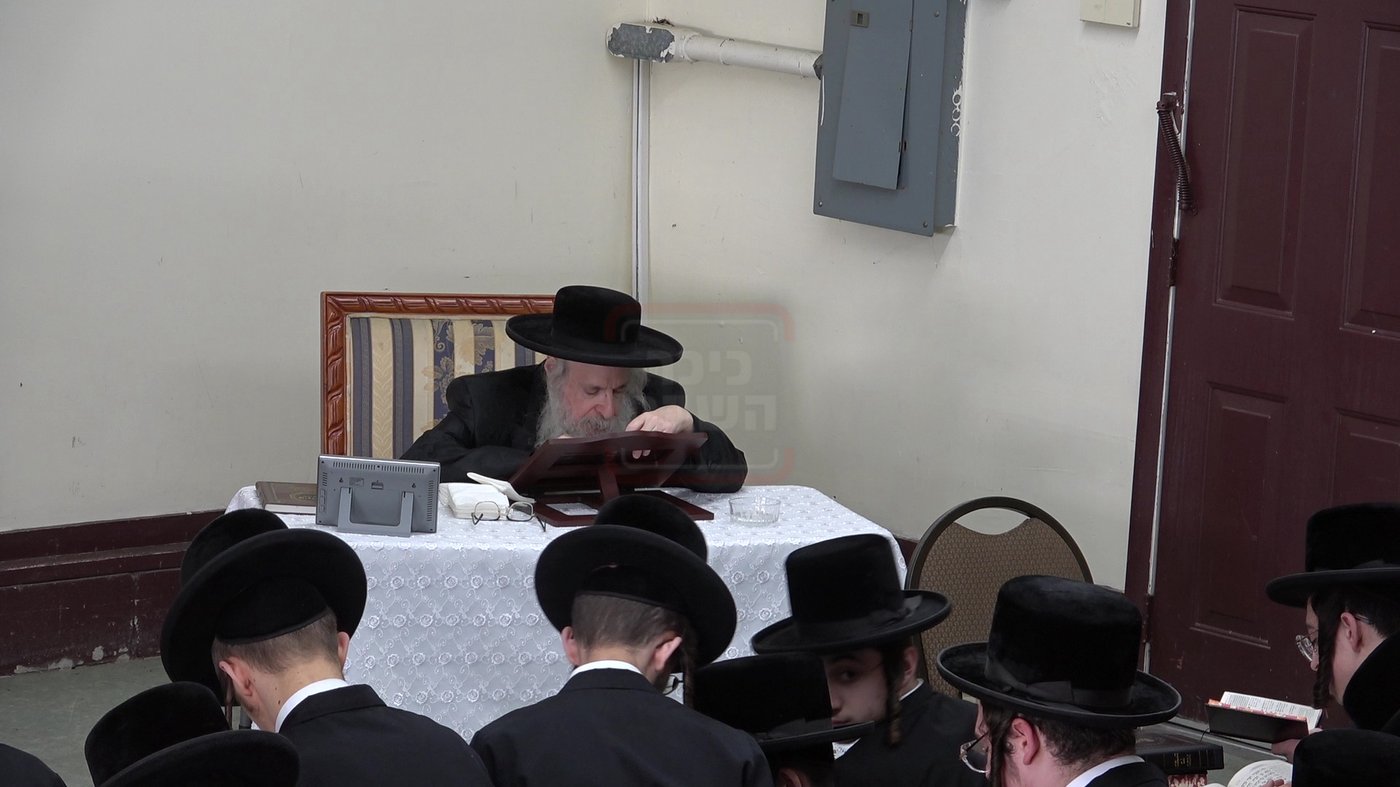תשעה באב בחצה"ק צאנז קלויזנבורג