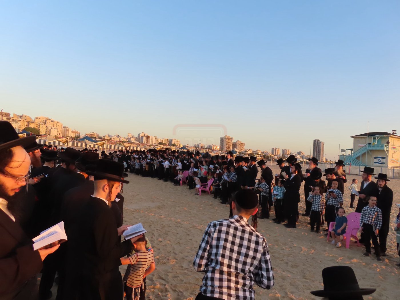 האדמו"ר מקרעטשניף שליט"א באמירת תשליך באשדוד