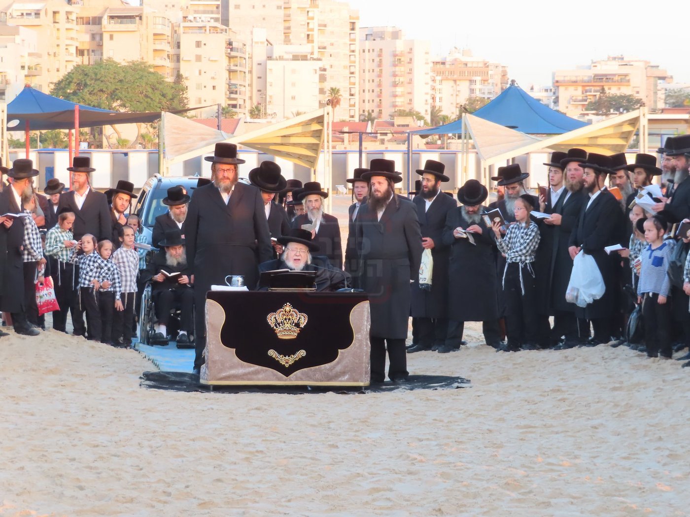 האדמו"ר מקרעטשניף שליט"א באמירת תשליך באשדוד