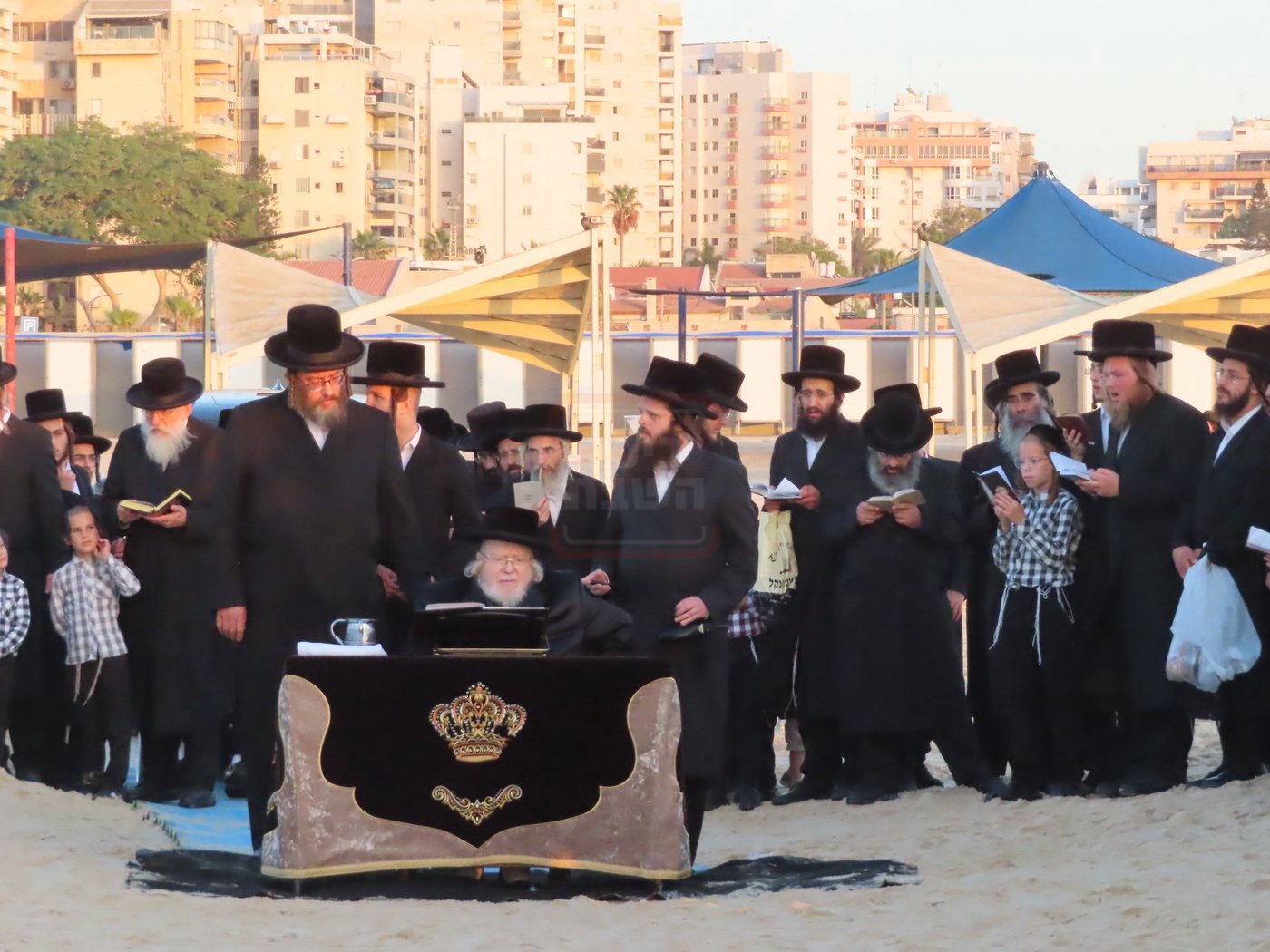 האדמו"ר מקרעטשניף שליט"א באמירת תשליך באשדוד