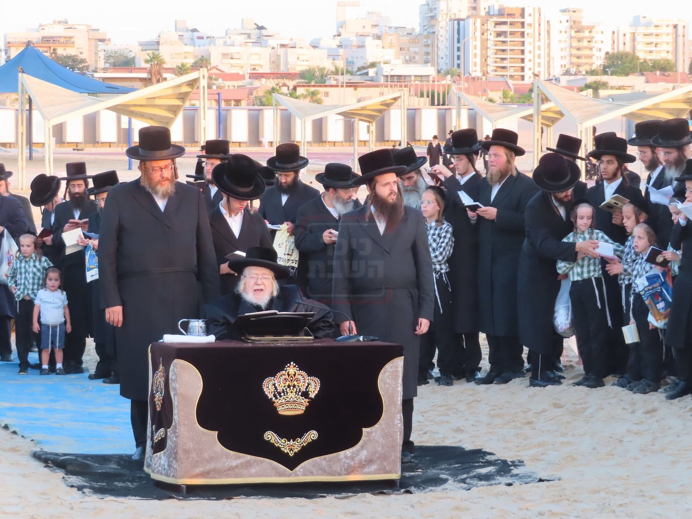 האדמו"ר מקרעטשניף שליט"א באמירת תשליך באשדוד