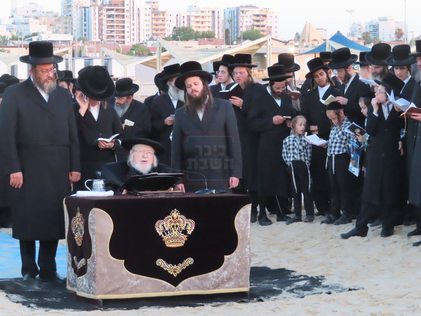 האדמו"ר מקרעטשניף שליט"א באמירת תשליך באשדוד