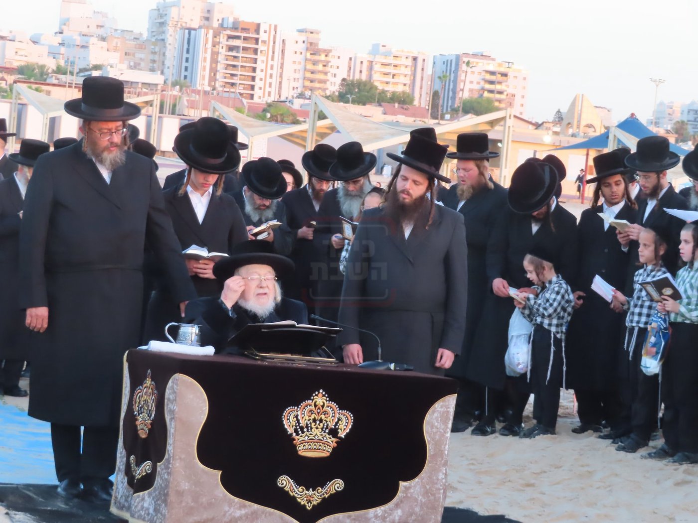האדמו"ר מקרעטשניף שליט"א באמירת תשליך באשדוד