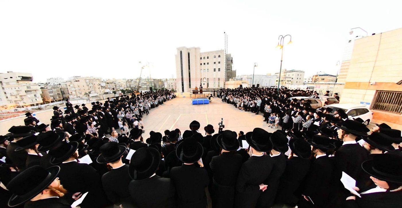 האדמו"ר מדארג שליט"א בתשליך