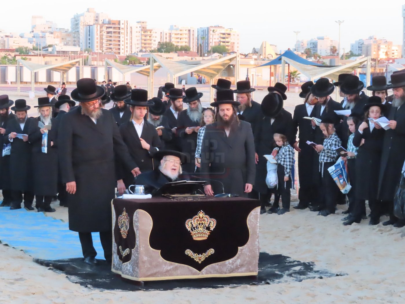 האדמו"ר מקרעטשניף שליט"א באמירת תשליך באשדוד