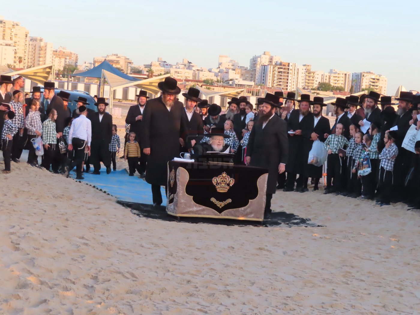 האדמו"ר מקרעטשניף שליט"א באמירת תשליך באשדוד