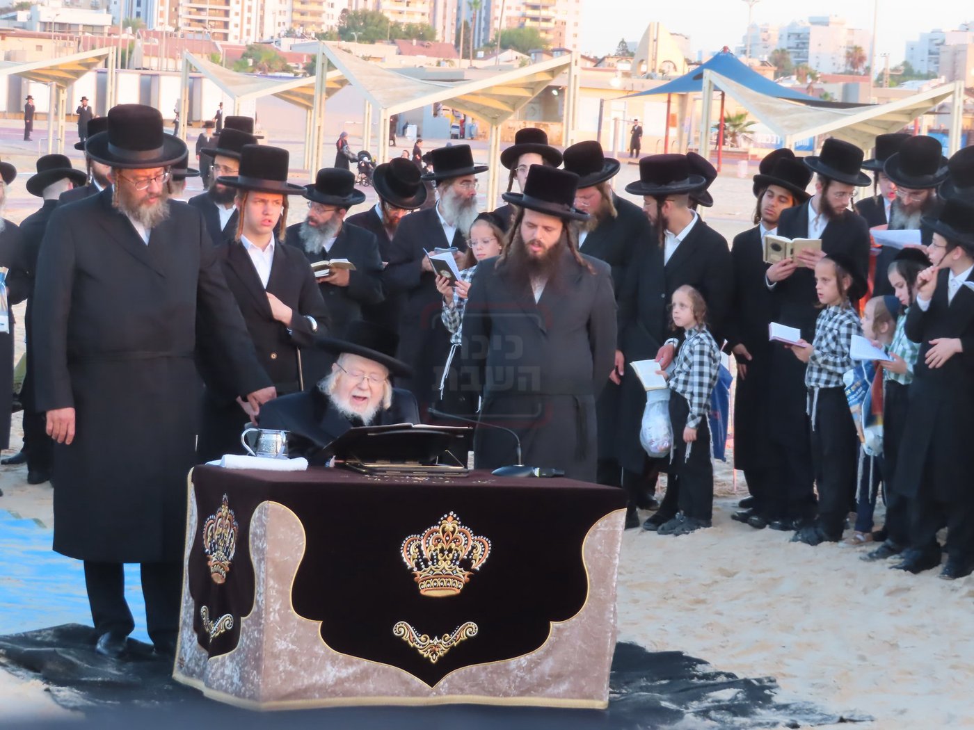 האדמו"ר מקרעטשניף שליט"א באמירת תשליך באשדוד