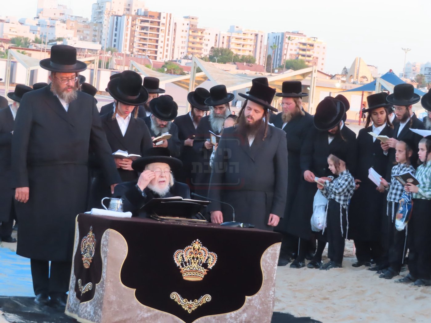 האדמו"ר מקרעטשניף שליט"א באמירת תשליך באשדוד