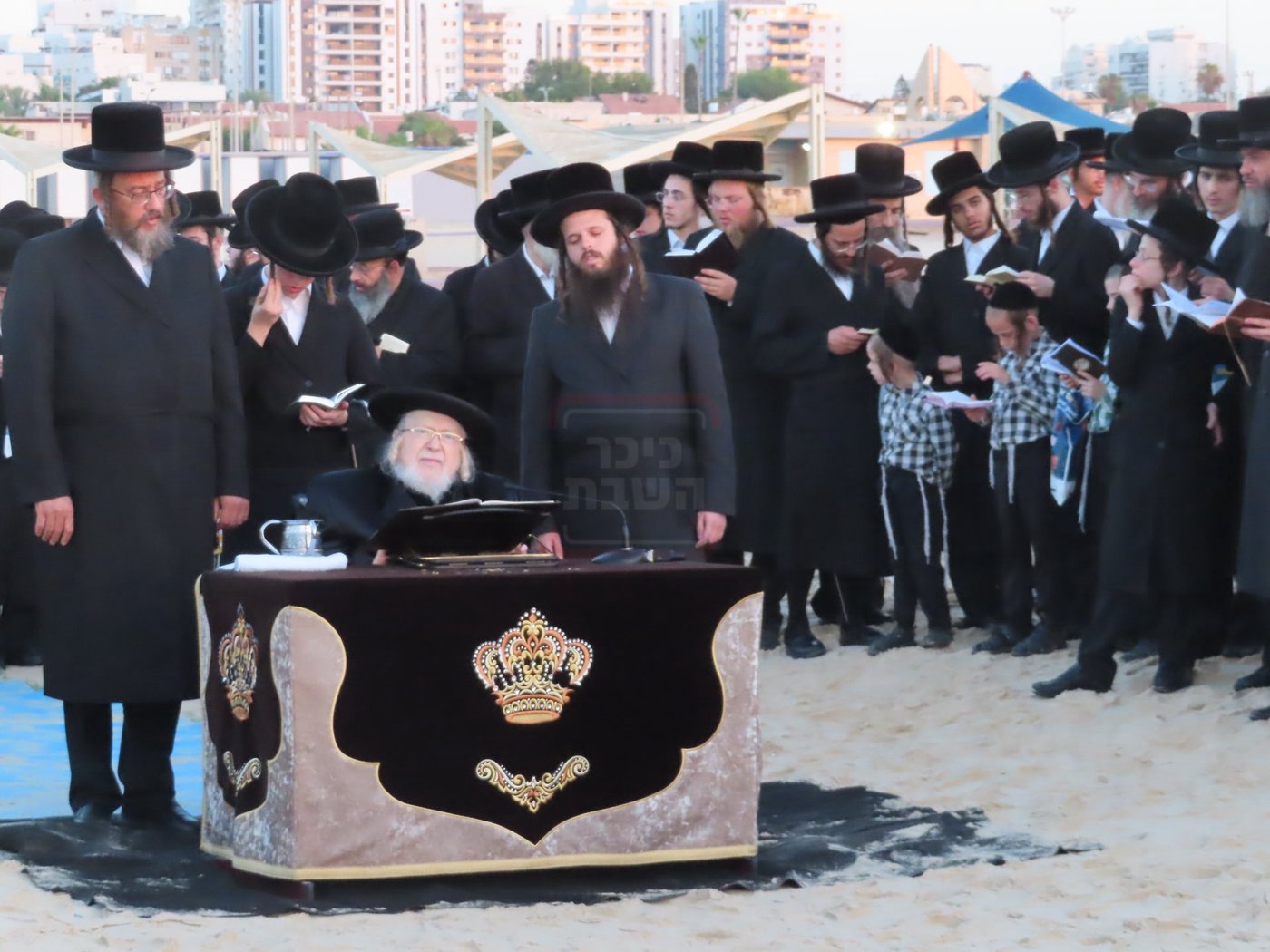 האדמו"ר מקרעטשניף שליט"א באמירת תשליך באשדוד