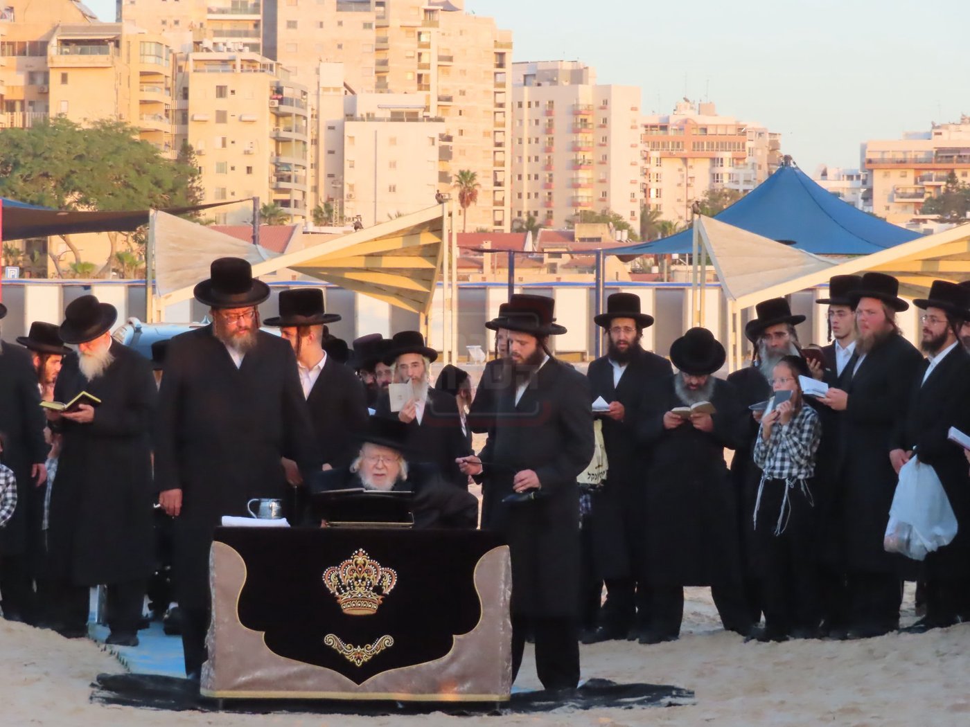 האדמו"ר מקרעטשניף שליט"א באמירת תשליך באשדוד