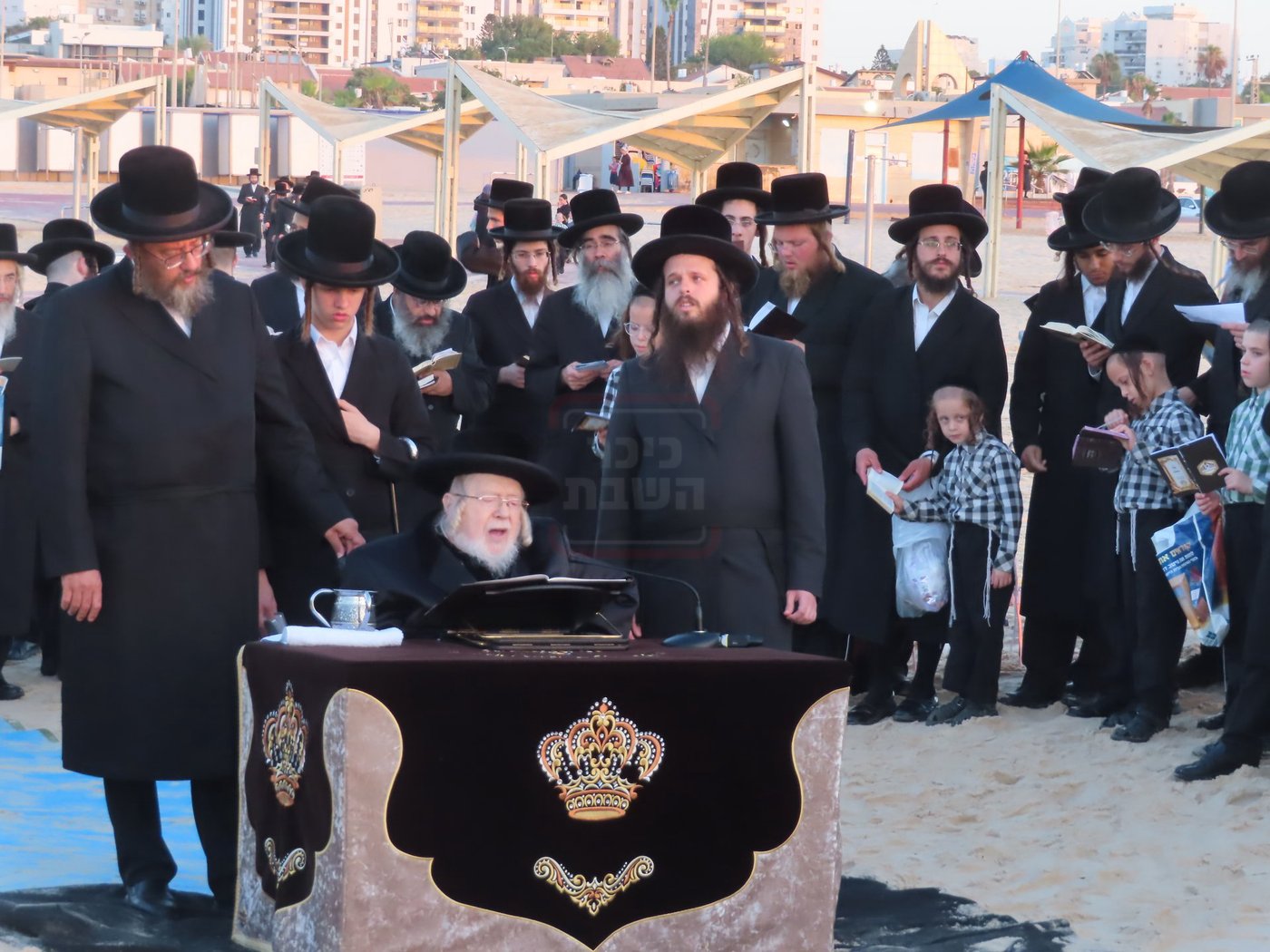 האדמו"ר מקרעטשניף שליט"א באמירת תשליך באשדוד