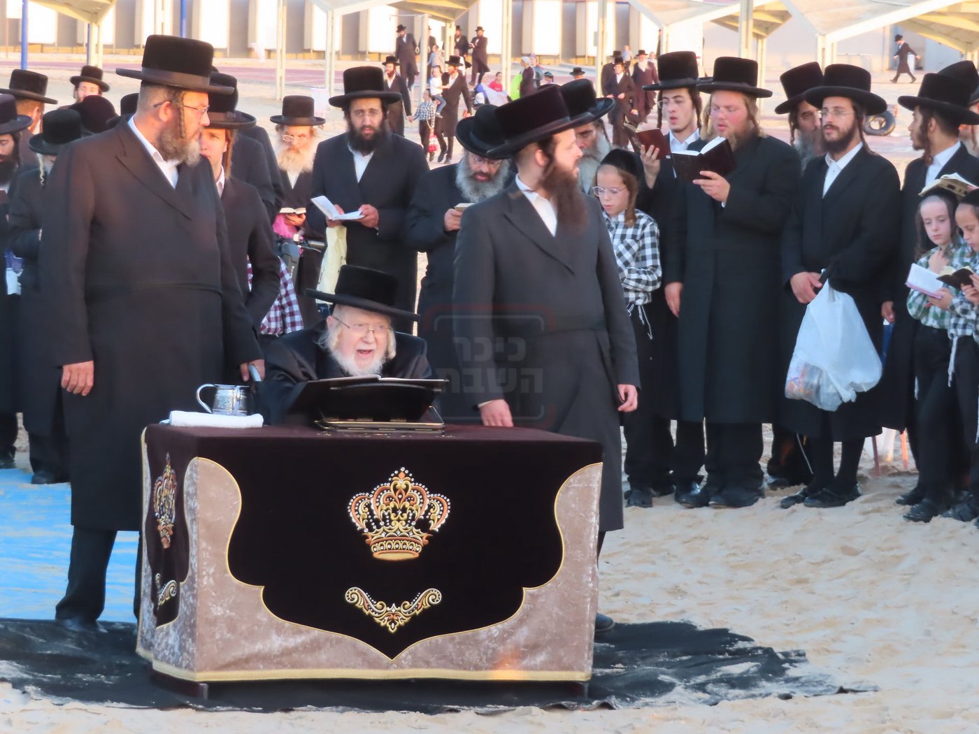 האדמו"ר מקרעטשניף שליט"א באמירת תשליך באשדוד