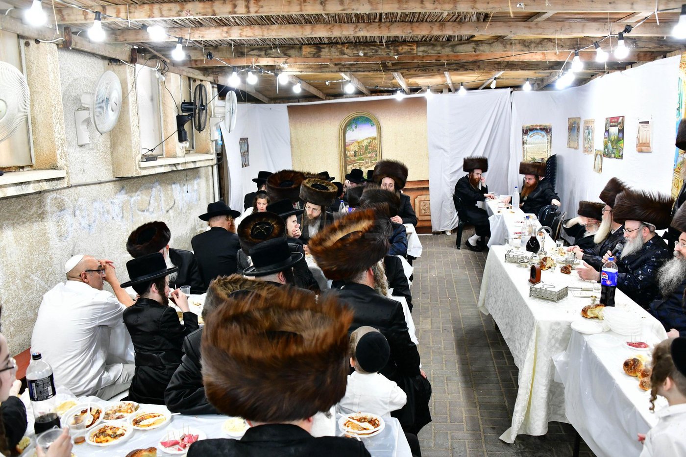 האדמו"ר מספינקא כהנא בטיש חול המועד סוכות